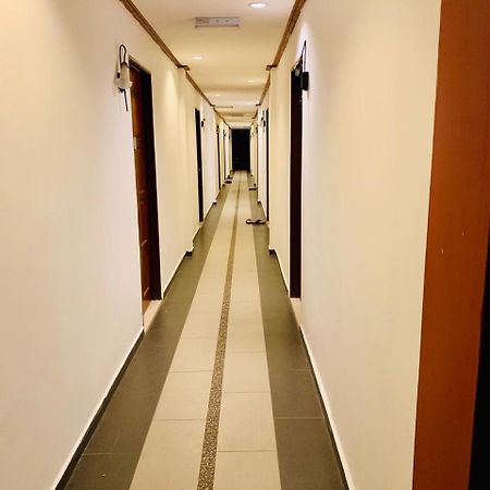 D Lima Beach Inn Pantai Cenang  Dış mekan fotoğraf